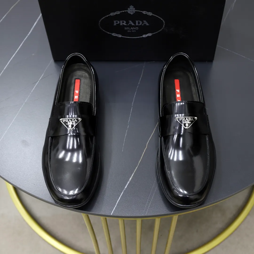 Factory price: 600💰Top original order Brand: PRADA (Prada) Standard code: Men's size 38/44 (45 can be customized) Grade: Same as the official website Material: Original cowhide surface, cowhide lining, original wear-resistant soft outsole Style category: Business casual slip-on shoes, young fashion, European and American trends, British style Color: actual picture color